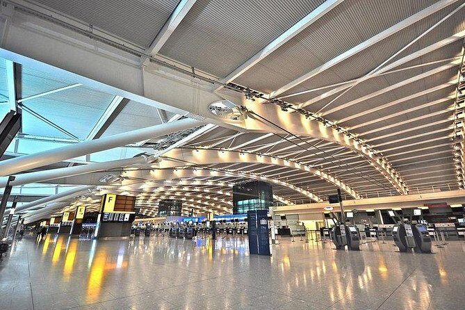 Airport Transfers in Nairobi - Vehicle Options: Private Ride for Your Party (and a Quick Reality Check)