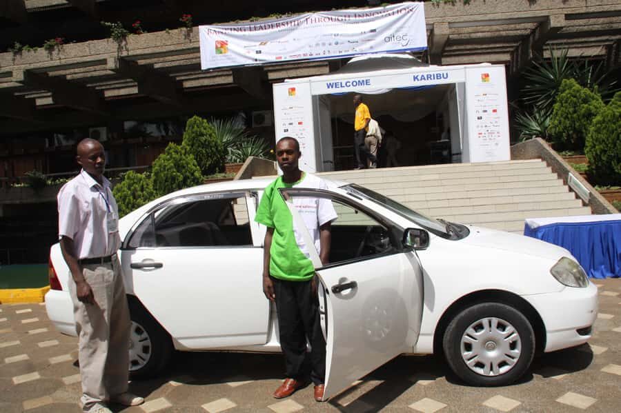 Giraffe Center and Karen Blixen Museum Tour from Nairobi - Should you book this Nairobi tour?
