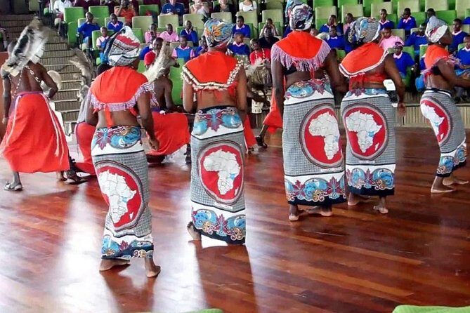 Giraffe Center, Elephant Orphanage, Beads Center & Bomas of Kenya Tour Nairobi - Nairobi in 10 hours: why this tour is a smart first day