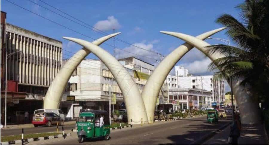 Mombasa: Tusks, Fort Jesus, Old Town, Beach and City Tour - Old Town Mombasa: narrow streets, Swahili architecture, and Mandhry Mosque