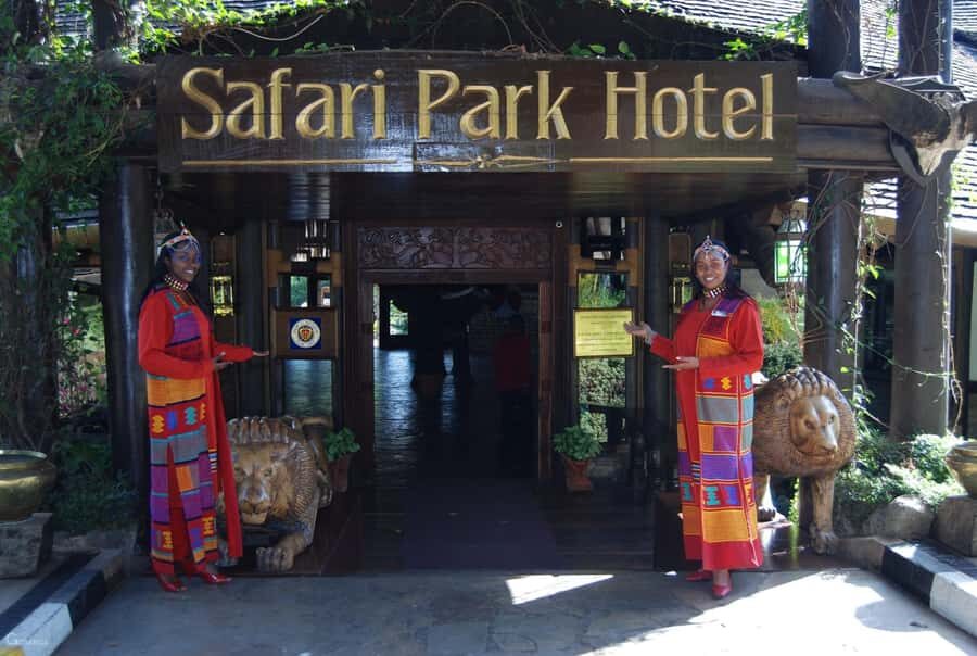 Nairobi: Cabaret Show with Dinner at Safari Park Hotel - The 9 p.m. Cabaret Show: A Short, Focused Hour