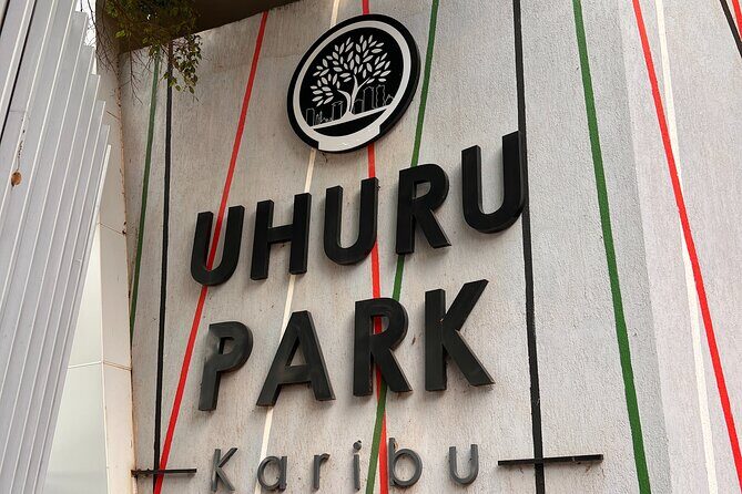 Nairobi Historical Walking City Tour - The private art historian guide: why one guide is better than a crowd