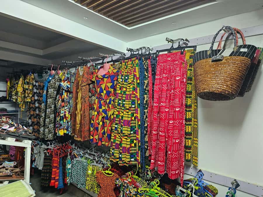 Nairobi: Hop on Hop off and Maasai market Collections Visit - Nairobi Railway Museum, the route via State areas, and the Kibera pass-by