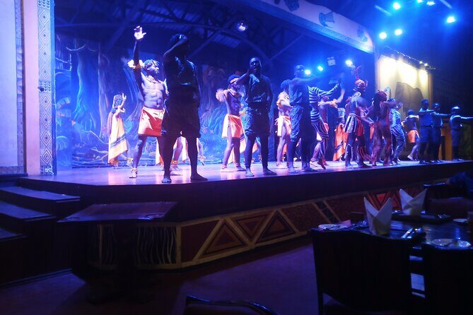 Safari Cat Dancers Show And Dinner - Small Group Size: Why Up to 11 People Feels Better