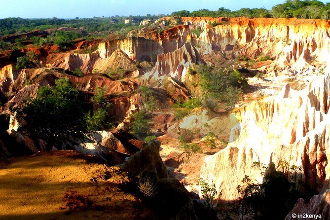 Tour Malindi & Robinson Island & Marafa Hell's Kitchen - Language and guide expectations: what to be ready for