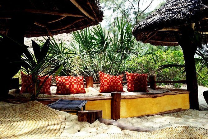 Tour Malindi & Robinson Island & Marafa Hell's Kitchen - Morning start: Malindi Market and the Arab-area craft world