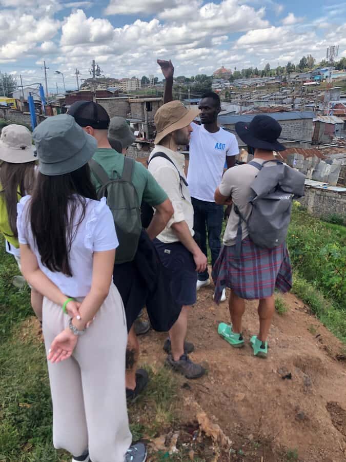 vibrant kibera slum tour - Your 10-minute break: small pause, big difference