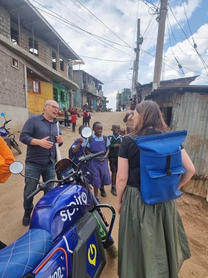 Visit Kibera The Largest Slum With a Local - Stop 3: Open-Air Market and How Bargaining Works With Guides
